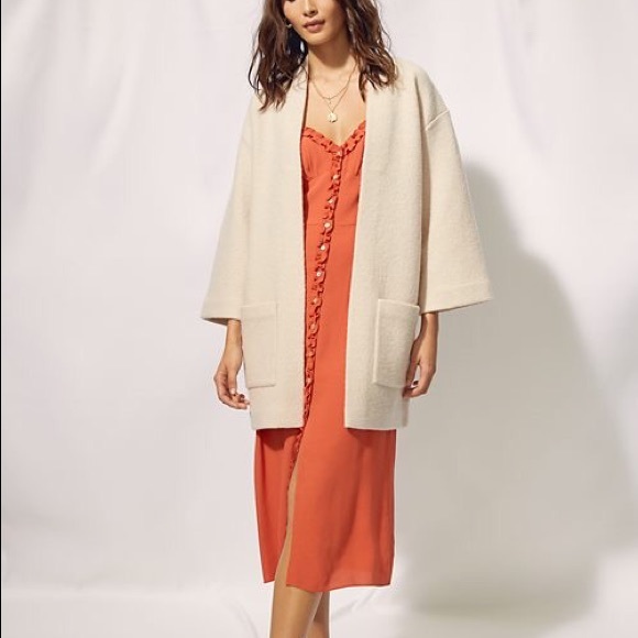 Aritzia Dresses & Skirts - Aritzia Heartthrob Midi Dress (never worn) size 2